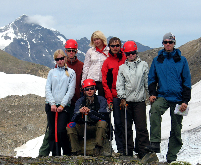 Группа у ледника Гутталь-Кес